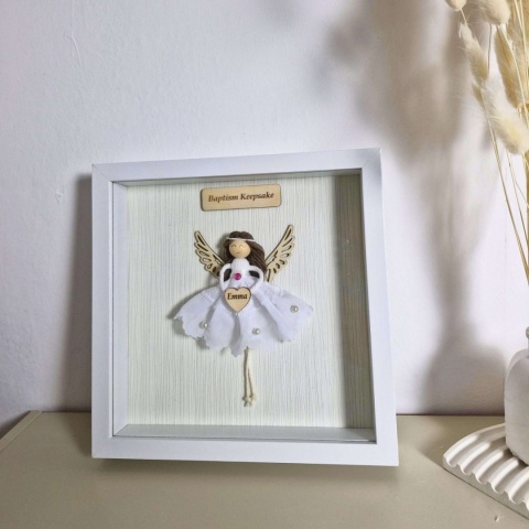 Personalizowana Pamiątka Chrztu Świętego - Aniołek makramowy w białej gablotce