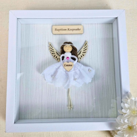 Personalizowana Pamiątka Chrztu Świętego - Aniołek makramowy w białej gablotce